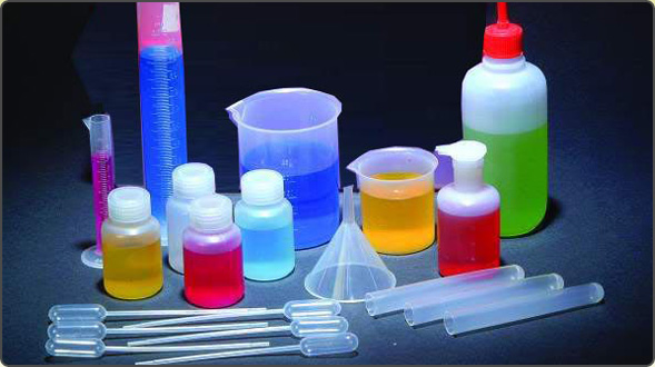 Медицинские полимерные материалы. Лабораторная посуда из пластика. Пластиковая химическая посуда. Пластмассовая посуда в лабораториях. Полиэтиленовая посуда для химической лаборатории.
